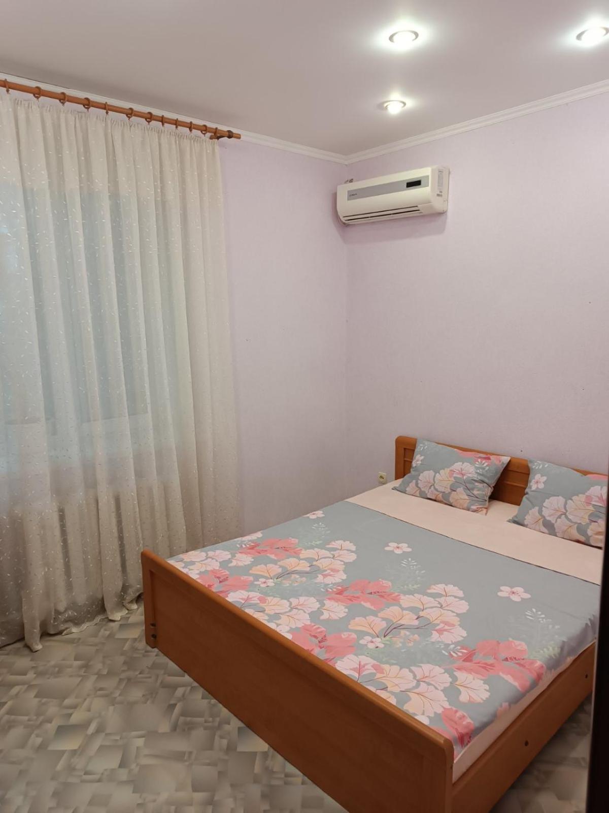 Две Уютные Квартиры В Центре Города Дзержинка - New Apartments Kryvy Rih Extérieur photo